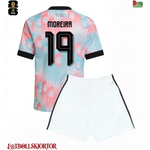 Belgien Diego Moreira #19 Borta Kläder Barn VM 2026 Kortärmad (+ Korta byxor)